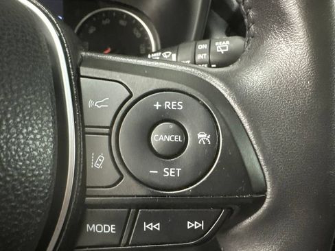 Used 2022 Toyota RAV4 XLE Premium FWD image 17