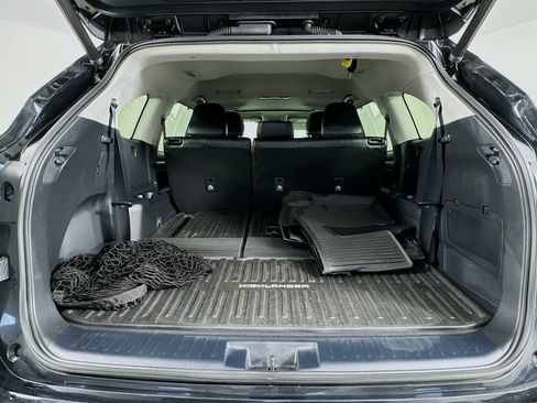Used 2023 Toyota Highlander XLE w/ Protection Package #3 (TMS) AWD/4WD image 27