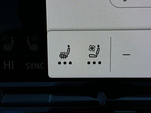 Used 2025 Volkswagen Atlas Cross Sport SE image 29