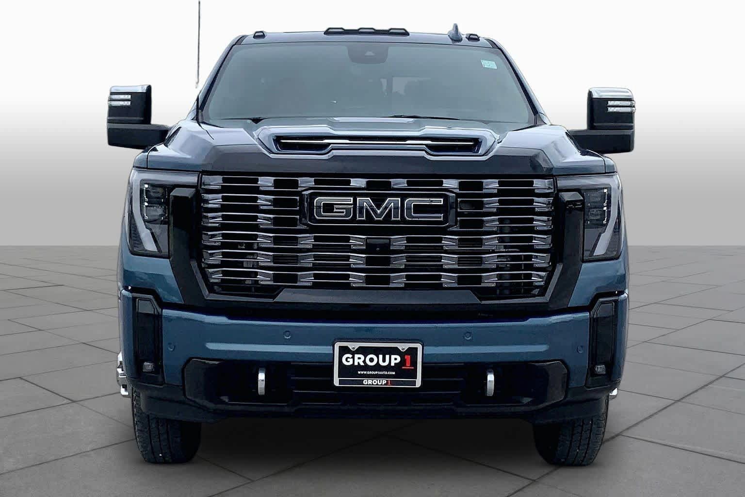 Used 2025 GMC Sierra 3500 Denali Ultimate AWD/4WD image 4
