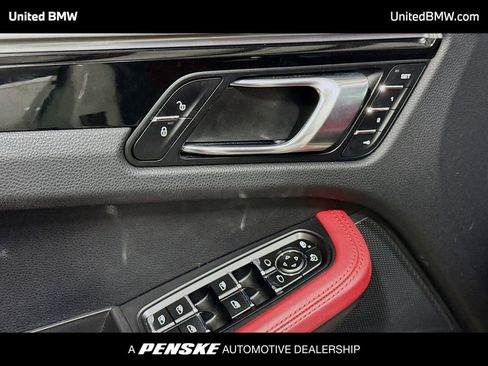 Used 2018 Porsche Macan Turbo image 3