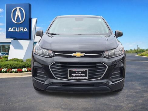 Used 2020 Chevrolet Trax LS w/ LPO, Cargo Package FWD image 3