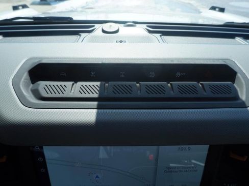 Used 2023 Ford Bronco Badlands image 14