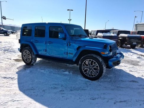 Used 2022 Jeep Wrangler Unlimited Sahara image 2