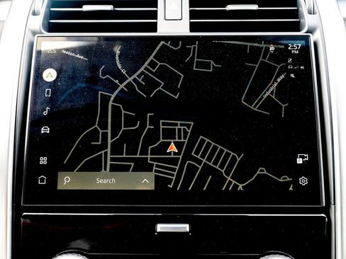 Certified 2025 Land Rover Discovery Dynamic SE AWD/4WD image 28