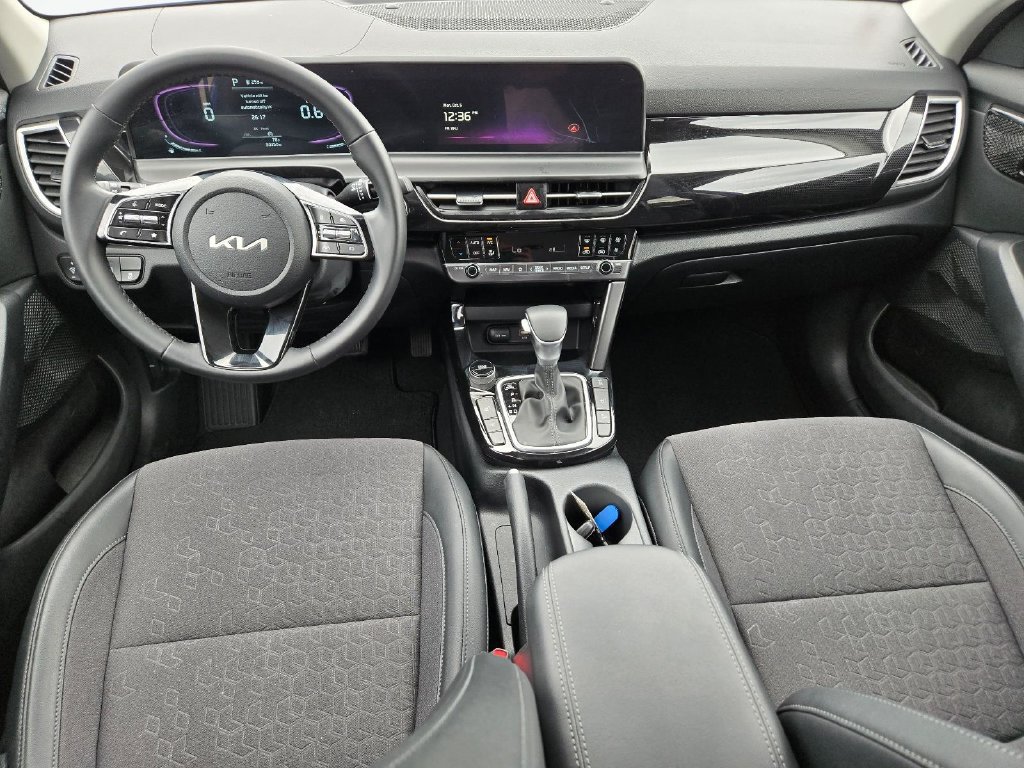 Used 2025 Kia Seltos S AWD/4WD image 18