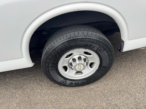 Used 2013 Chevrolet Express 2500 RWD image 35