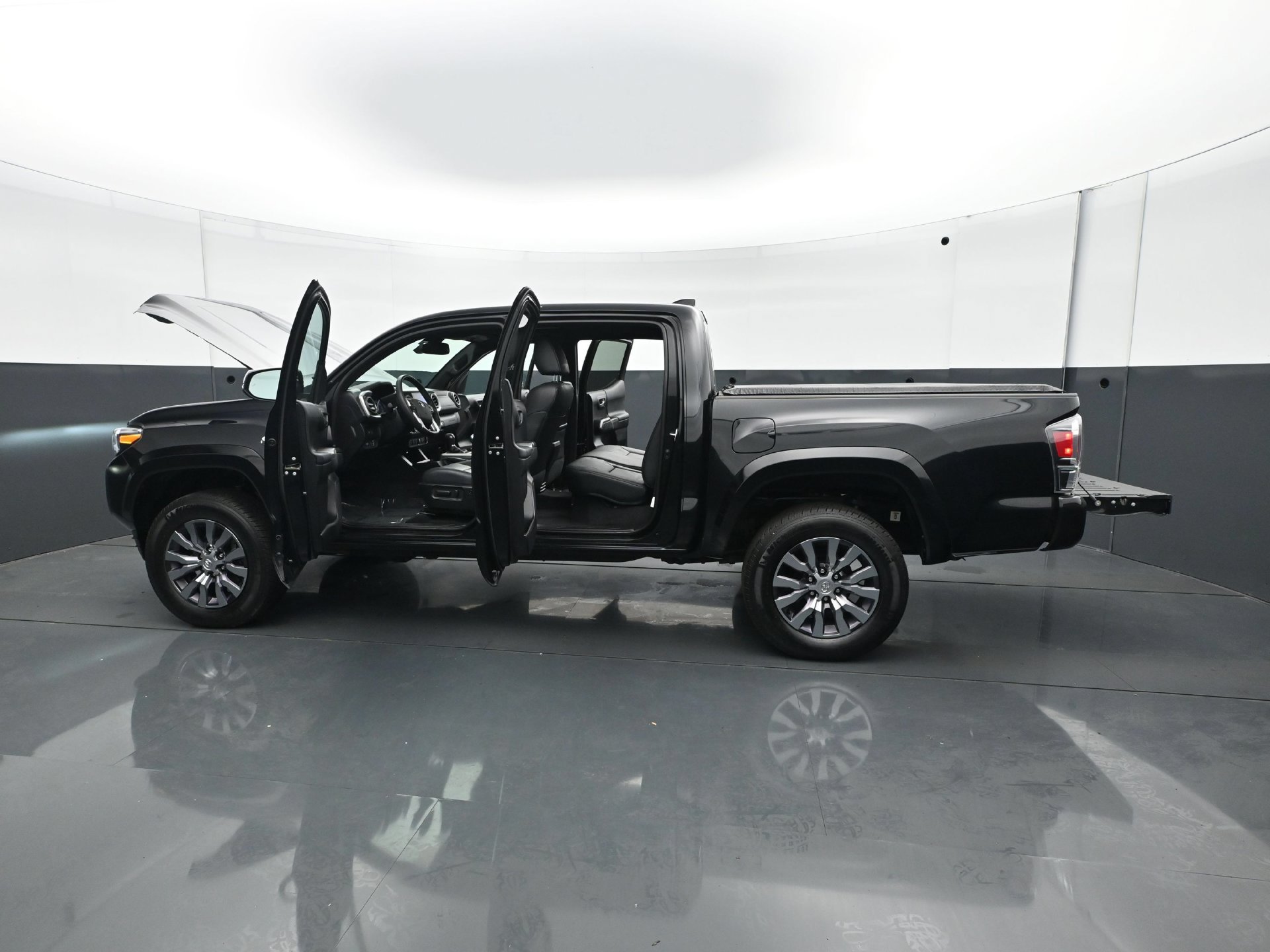 Used 2021 Toyota Tacoma Limited AWD/4WD image 31