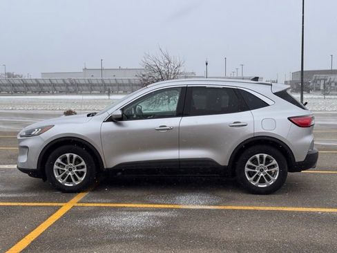 Used 2020 Ford Escape SE image 33