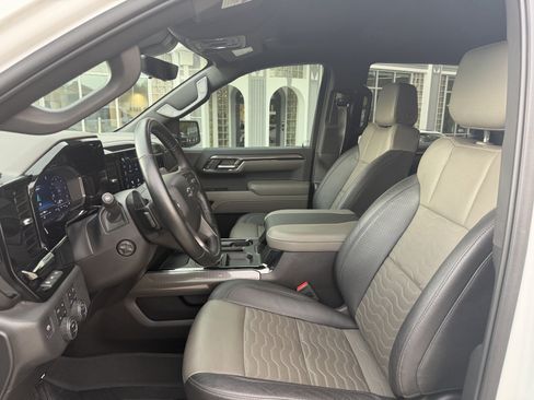 Used 2024 Chevrolet Silverado 1500 ZR2 w/ Technology Package AWD/4WD image 15