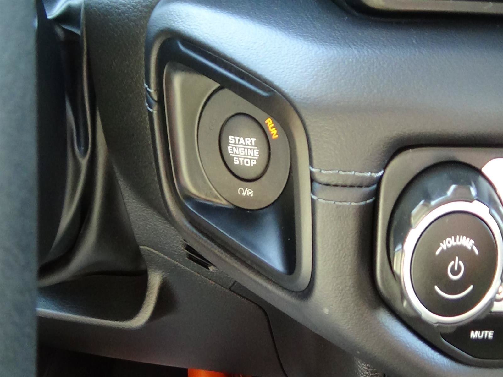Used 2024 Jeep Gladiator Rubicon w/ Technology Group AWD/4WD image 22