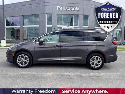 Used 2021 Chrysler Pacifica Limited AWD/4WD image 3