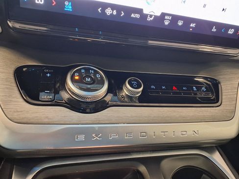 Used 2025 Ford Expedition Platinum AWD/4WD image 27