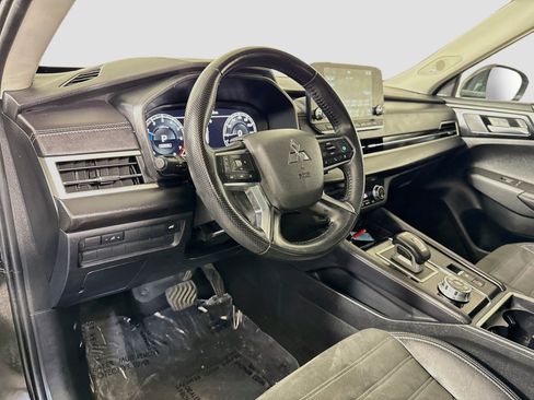Used 2023 Mitsubishi Outlander SE AWD/4WD image 23