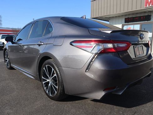 Used 2019 Toyota Camry SE w/ Carpet Mat Package image 22