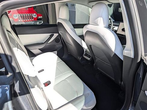 Used 2022 Tesla Model Y Performance AWD/4WD image 27