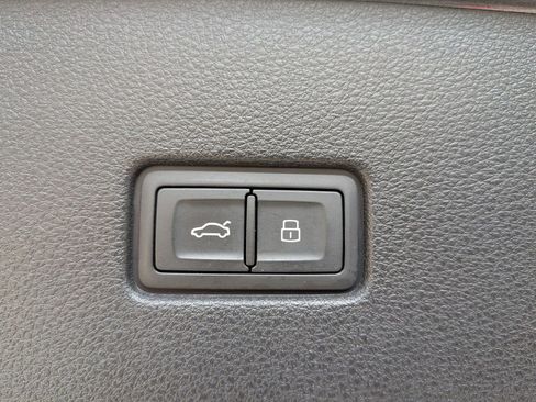 Used 2020 Audi Q8 Premium Plus image 34