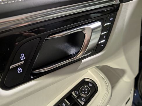 New 2026 Porsche Macan image 19