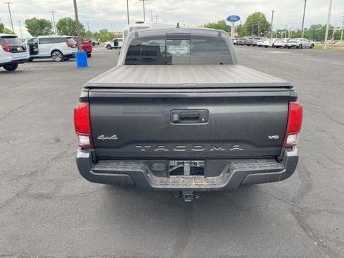 Used 2020 Toyota Tacoma SR5 w/ Technology Package AWD/4WD image 4