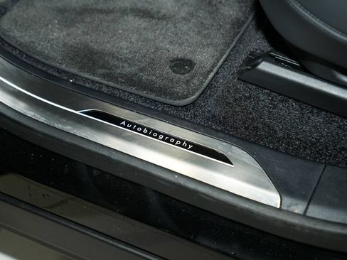 Used 2025 Land Rover Range Rover Autobiography AWD/4WD image 38