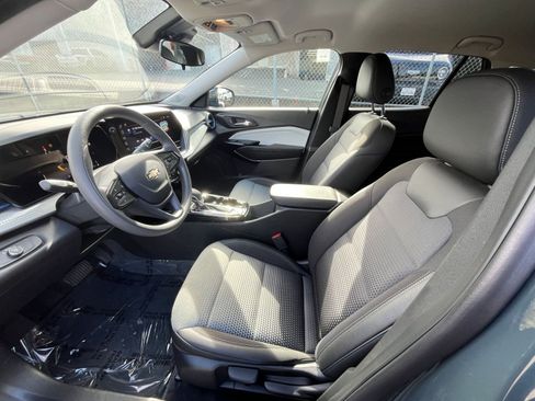 Used 2025 Chevrolet Trax LT image 24
