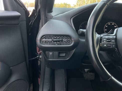 Used 2025 Honda HR-V Sport image 25