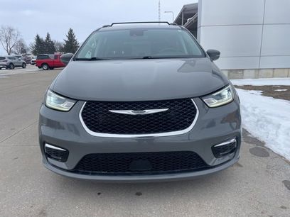 Used 2022 Chrysler Pacifica Touring-L