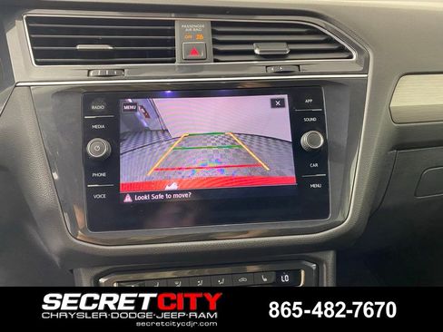 Used 2018 Volkswagen Tiguan SE w/ Panoramic Sunroof Package FWD image 21