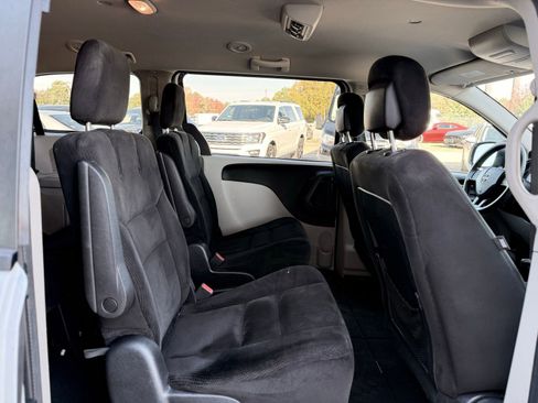 Used 2016 Dodge Grand Caravan SE w/ Quick Order Package 29E SE image 21