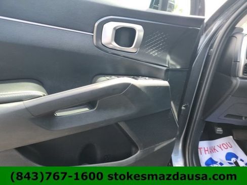 Used 2021 Kia Sorento LX FWD image 14