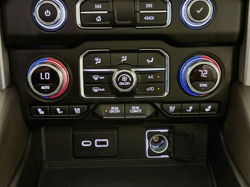 Used 2021 GMC Yukon XL SLT w/ SLT Premium Package image 19