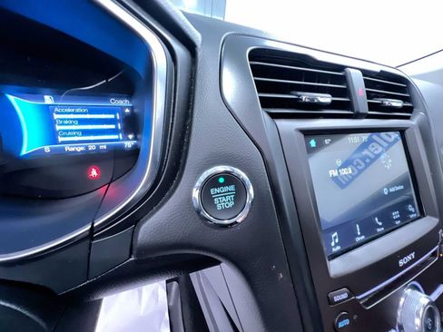 Used 2018 Ford Fusion Titanium FWD image 17