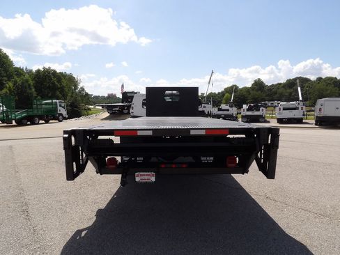 Used 2018 Ford F750 2WD Regular Cab Super Duty image 5