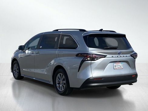 Certified 2023 Toyota Sienna XLE w/ XLE Plus Package FWD image 4
