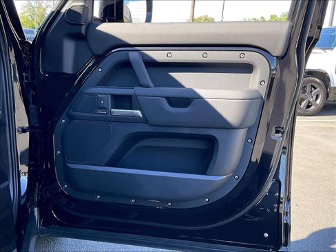 New 2026 Land Rover Defender 130 S image 31