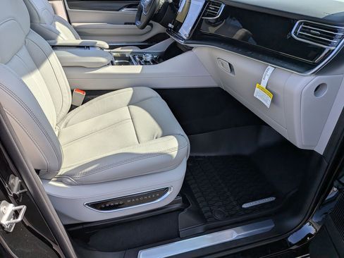 New 2026 Jeep Grand Wagoneer Summit AWD/4WD image 37
