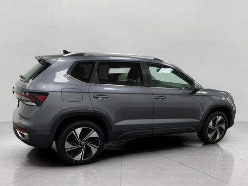 Used 2025 Volkswagen Taos SE AWD/4WD image 3