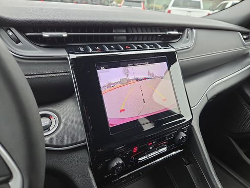 Used 2024 Jeep Grand Cherokee L Altitude image 18