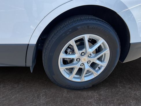 Used 2023 Chevrolet Equinox LS FWD image 9
