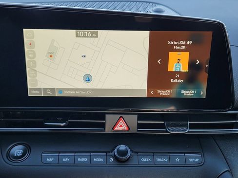 New 2025 Hyundai Elantra SEL image 18