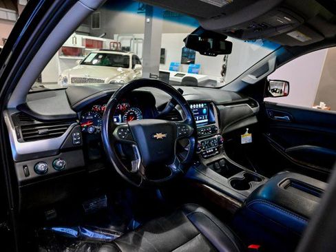 Used 2020 Chevrolet Suburban LT image 17