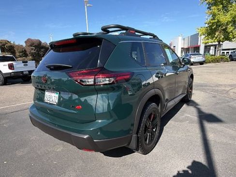 Used 2026 Nissan Rogue SV AWD/4WD image 4
