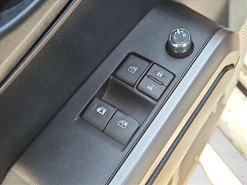 Used 2016 Toyota Tacoma SR5 w/ Towing Package RWD image 10