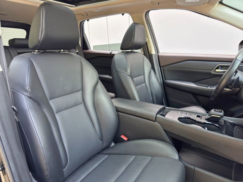 Used 2021 Nissan Rogue SV w/ Premium Package FWD image 33