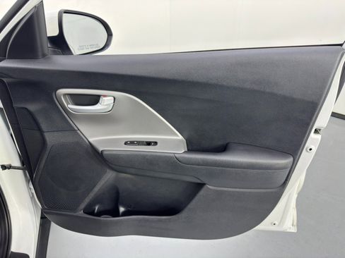 Used 2019 Kia Niro LX image 39