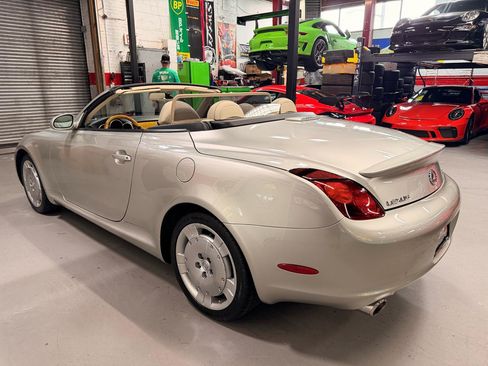 Used 2004 Lexus SC 430 Convertible RWD image 9