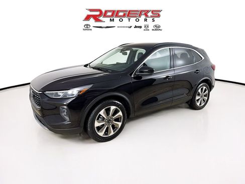 Used 2025 Ford Escape Platinum image 3