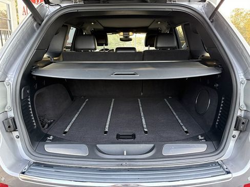 Used 2017 Jeep Grand Cherokee Overland image 31