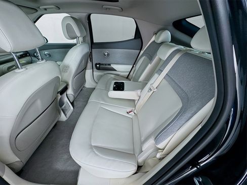 Certified 2025 Genesis GV60 Advanced image 25