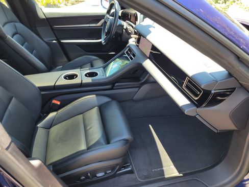 Used 2022 Porsche Taycan RWD image 27